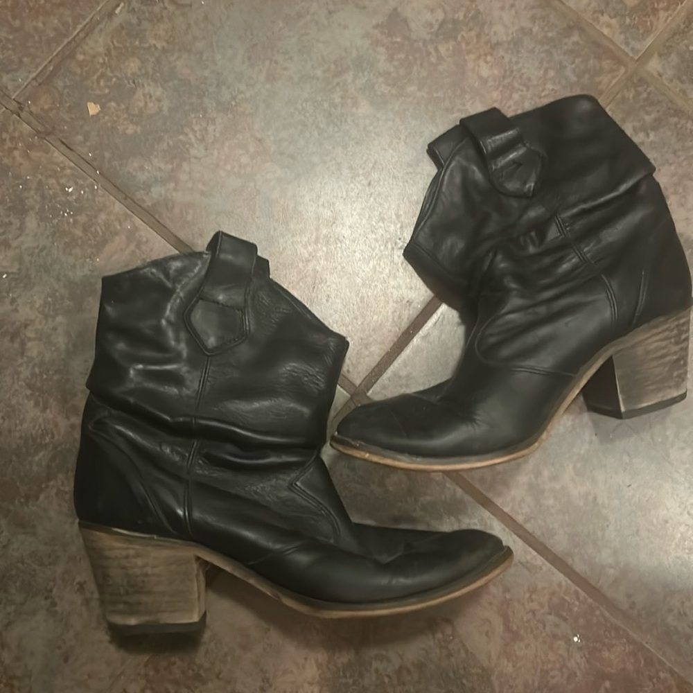 Leather ankle height black leather western booties 39 8.5